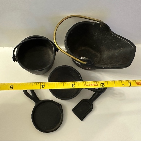 EUC VINTAGE MINIATURE CAST IRON COOKWARE 5pc SET - Picture 8 of 8